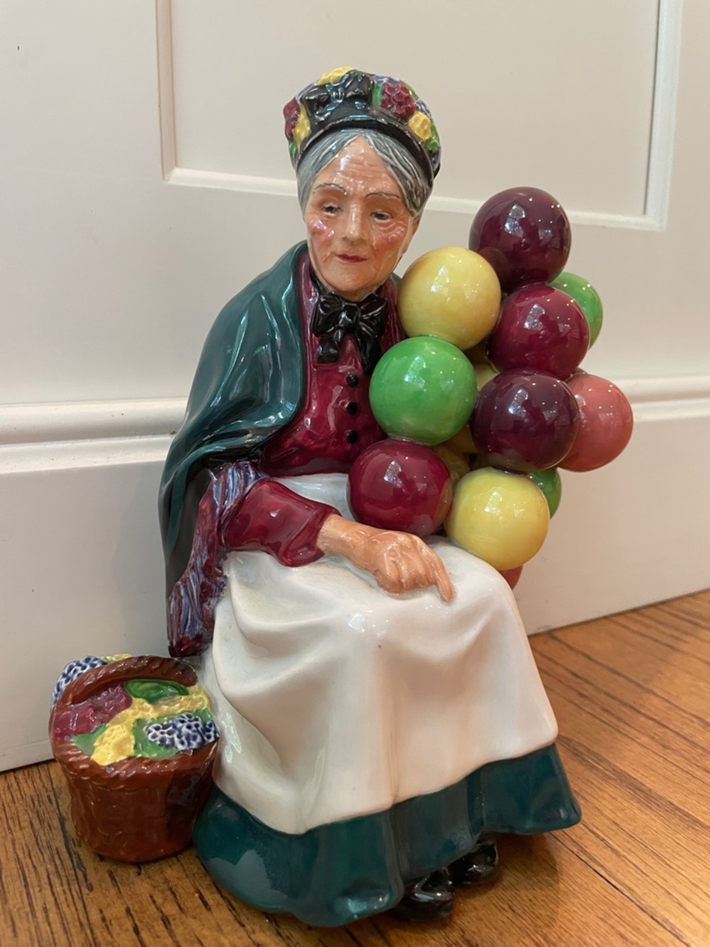 Royal Doulton Vintage The Old Balloon Seller 9" Figurine HN1315